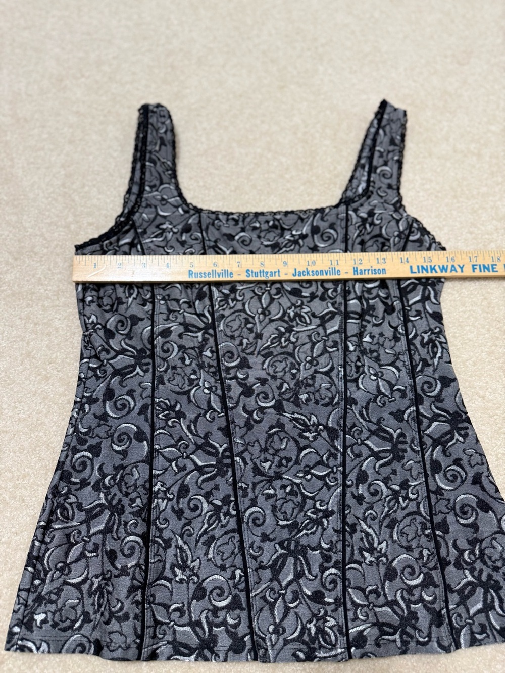 White House Black Market Gray n Black Floral Sleeveless Top - Picture 4 of 8